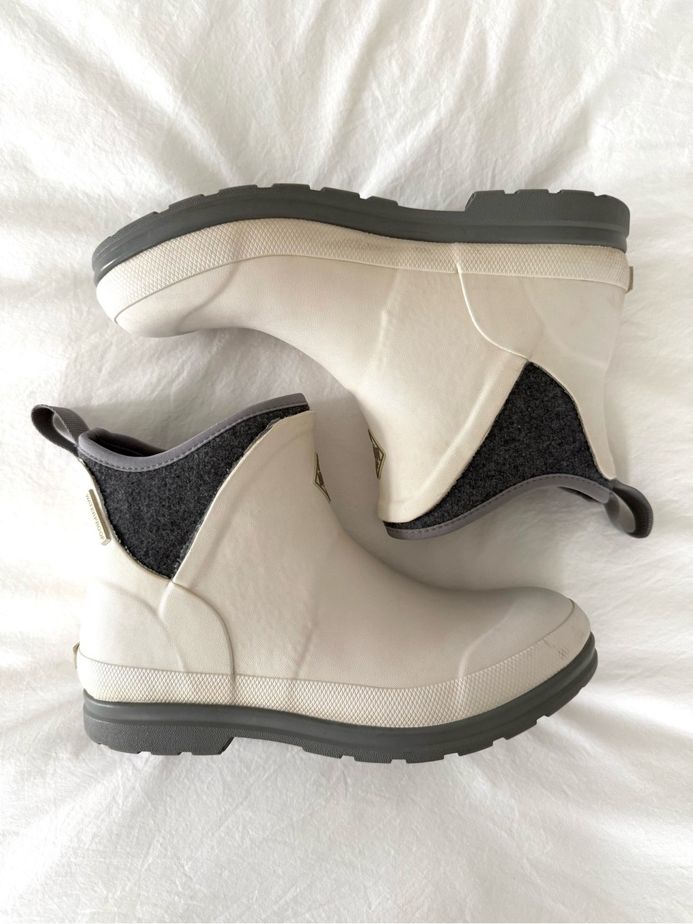 Muck Boot Company “Originals Ankle” White Grey (Women’s Size 8)